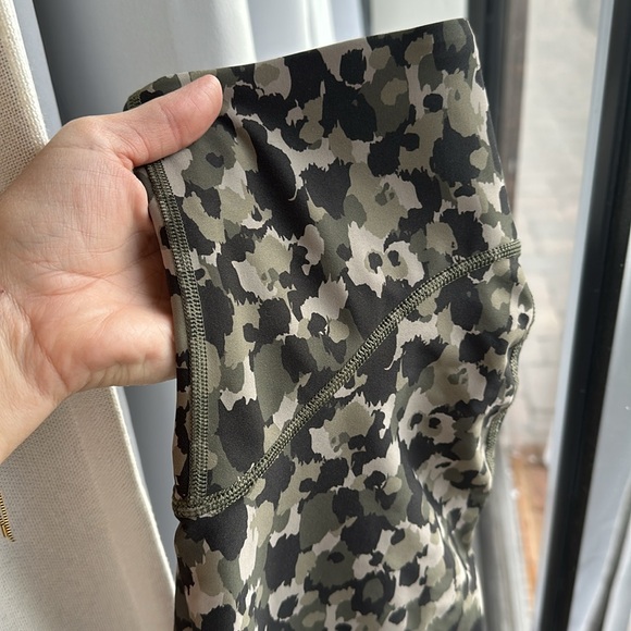 Spanx Booty Boost Leggings Size S - Picture 5 of 5